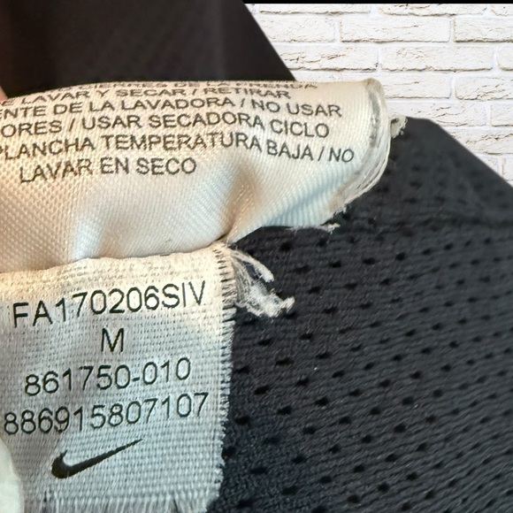 Nike Men's Black and Gray Jacket with Foldable Hood Sz Medium - Picture 14 of 15